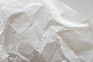 Buruşmuş beyaz kağıt, boş not.