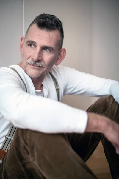 Portrait Handsome Man His 50S Sitting Floor — Stock Photo, Image