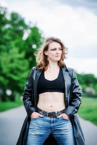 Young Brunette Woman Jeans Black Leather Coat Standing Street — Stock Photo, Image