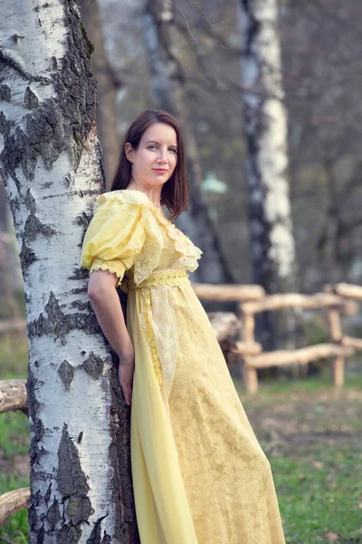 Portrait Young Woman Outddors Historical Yellow Dress Leaning Tree — Stock Photo, Image