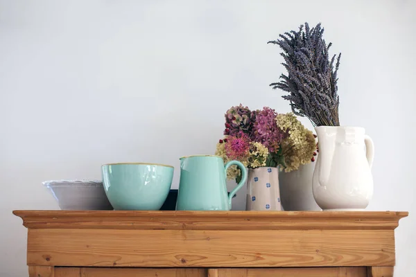 Vintage Porcelain Bowls Flowers Wooden Commode — стоковое фото