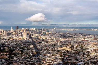 Gündüz San Francisco 'nun ufuk çizgisi