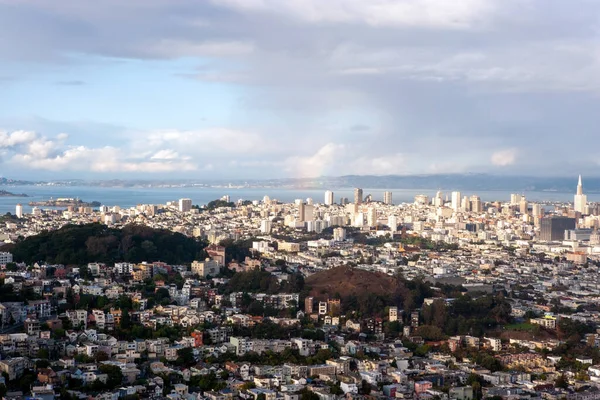 Gündüz San Francisco 'nun ufuk çizgisi
