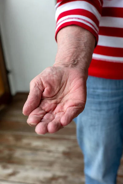 Nahaufnahme Der Hand Älterer Frauen Freien — Stockfoto