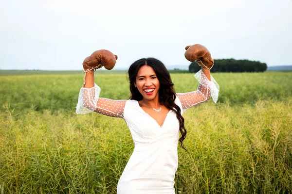 Portrait Beautiful African American Bride Posing Boxing Gloves —  Fotos de Stock