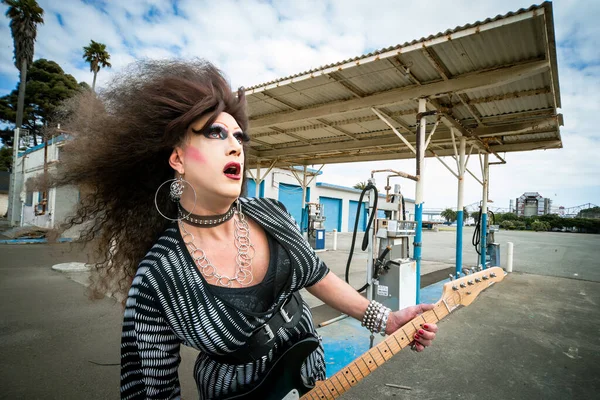 Portrait Drag Queen Rocker Big Wig Playing Guitar — Stockfoto