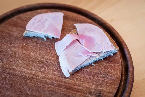 Slices Bread Cut Meat Wooden Plate — Foto Stock