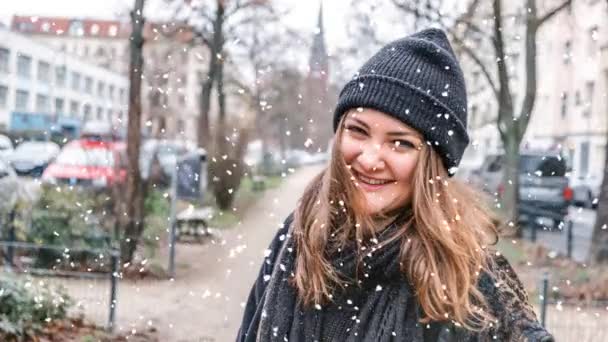 Cinemagraph Portrait Young Woman Outdoors Snowy Day — ストック動画