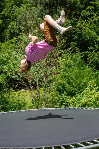 Young Man Jumping Trampoline Outdoors Garden — Stock Photo, Image