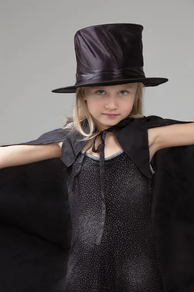 Adorable little girl looking at the camera — Stock Photo, Image