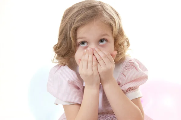 Ängstliches kleines blondes Mädchen — Stockfoto