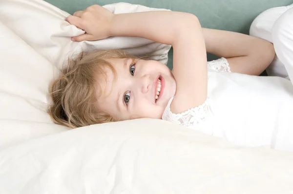 Adorable little girl resting in the bed — Stock Photo, Image