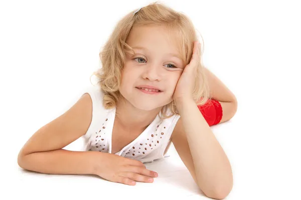 Niña tendida en el suelo, mirando hacia abajo y soñando —  Fotos de Stock