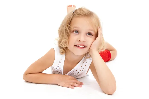 Niña tendida en el suelo, mirando hacia arriba y soñando — Foto de Stock