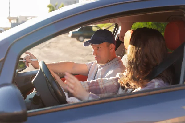 Une Fille Dans Une Voiture Avec Instructeur Conduite Formation Conduite — Photo