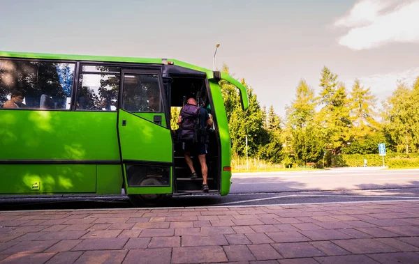 Homme Non Identifié Avec Grand Sac Dos Bord Bus Passagers — Photo