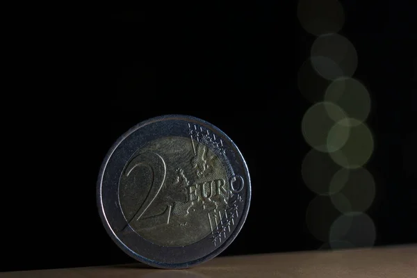 Primer Plano Macro Disparo Una Moneda Euros Frente Las Luces — Foto de Stock