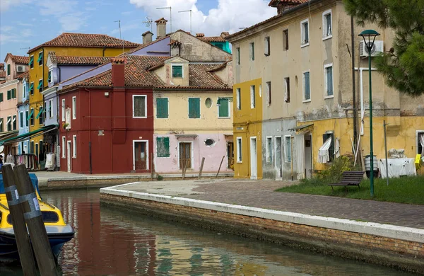 Pontos Vista Coloridos Canal Aldeia Burano Veneza Itália — Fotografia de Stock