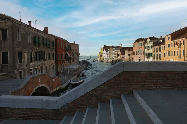 Escadas Contra Canal Arquitetura Típica Construir Sobre Água Veneza Itália — Fotografia de Stock