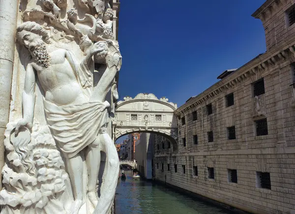 Venedik Sanatı Talya Venedik Çekmeler Köprüsü Temsil Eden Nuh Heykelinin — Stok fotoğraf