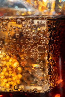 Cola meşrubat kabarcıkları ile