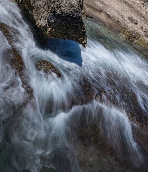 Belle Cascade Dans Forêt — Photo