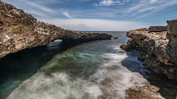 Deniz kıyısının güzel manzarası
