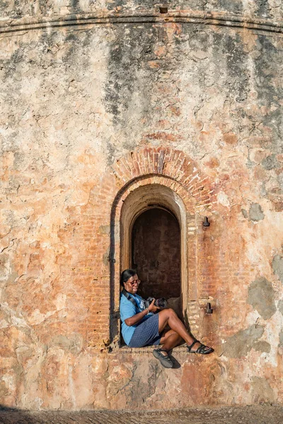 Happy Adult African American Woman Sitting Fort Window — Foto Stock