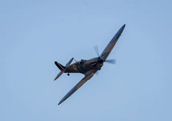 Close Shot Battle Airplane Flying Blue Sky — Fotografia de Stock