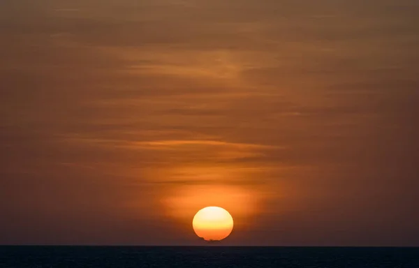 Vacker Solnedgång Över Havet — Stockfoto