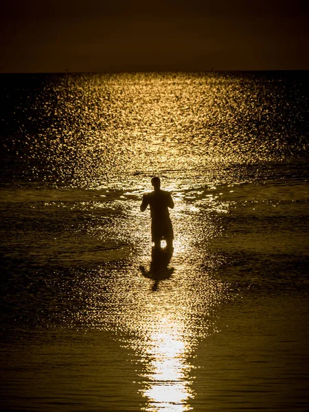 Silhouette Eines Mannes Strand — Stockfoto