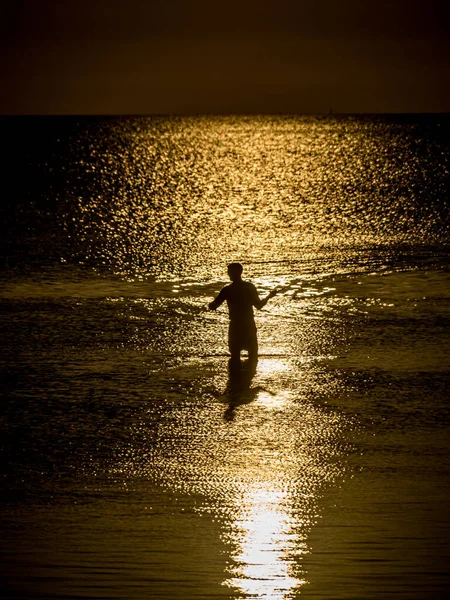 Silhouette Eines Mannes Strand — Stockfoto