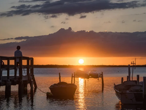 Malownicze Ujęcie Pięknego Zachodu Słońca Nad Morzem — Zdjęcie stockowe