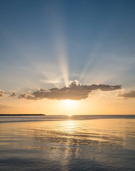 Pintoresca Toma Hermoso Atardecer Sobre Mar — Foto de Stock