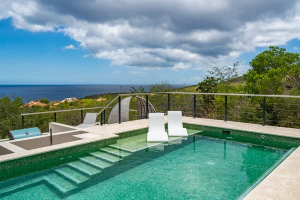 Luxe Hotel Resort Zwembad Met Een Prachtig Uitzicht Zee — Stockfoto