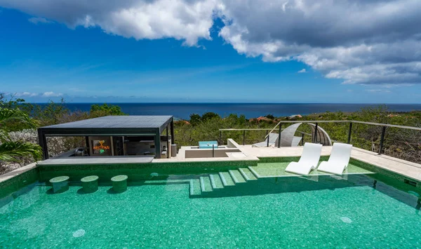 Luxuoso Hotel Resort Piscina Com Uma Vista Deslumbrante Sobre Mar — Fotografia de Stock