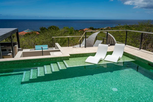 Luksusowy Hotel Resort Basen Pięknym Widokiem Morze — Zdjęcie stockowe