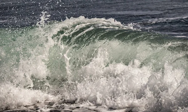 Vagues Écrasant Sur Plage — Photo