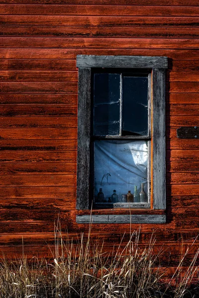 Eski Kulübedeki Pencere Şişeler — Stok fotoğraf