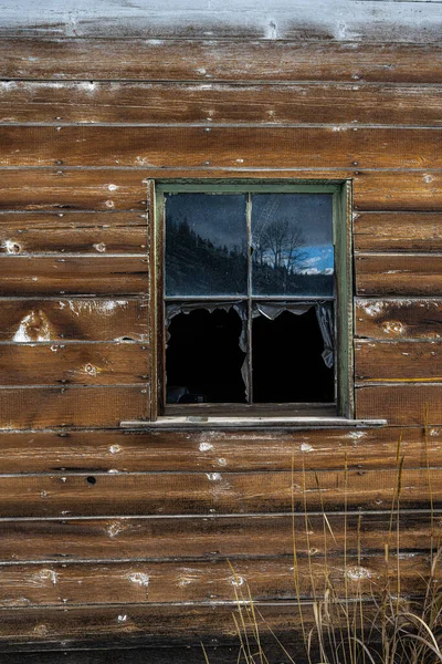 Eski Kırık Baraka Penceresi — Stok fotoğraf
