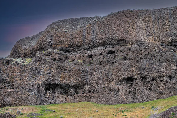 Σχηματισμοί Basalt Rock Κατά Μήκος Του Ποταμού Snake — Φωτογραφία Αρχείου