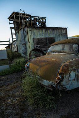 Eski Bir Arabanın Portresi