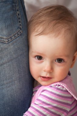 kızı sevmek adamın ayağını.