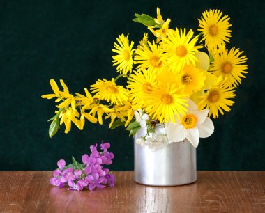 Bahar çiçek buketi