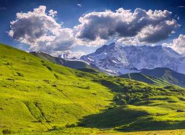 dağ manzarası ile buzlu Zirvesi