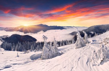 dağlarda kış günbatımı