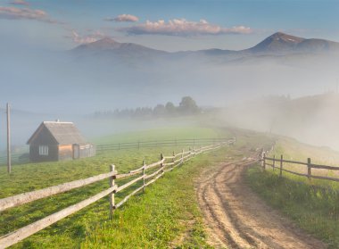 bir dağ köyünde yaz peyzaj.