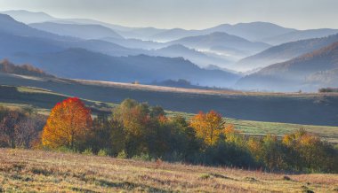sonbahar sabahı Dağları.