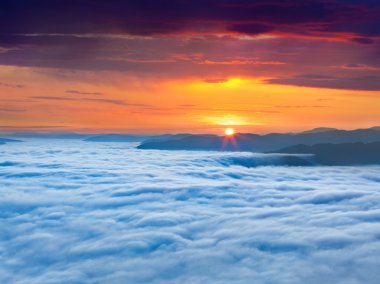 sis, dağlar denize gündoğumu