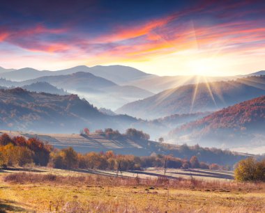 sonbahar manzara dağ köyü